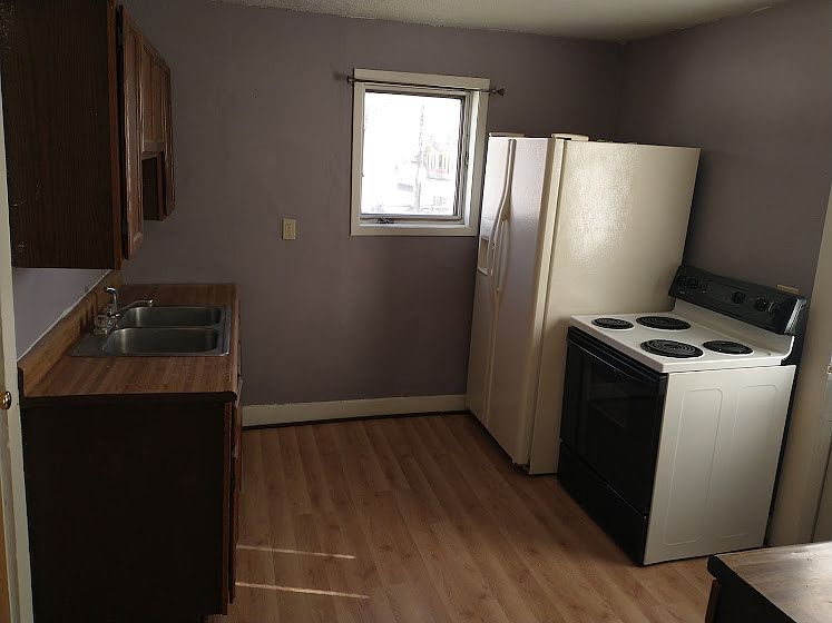 1st image of 704 S Market St