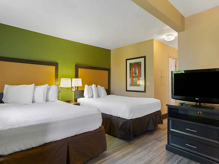 Deluxe Studio - 2 Full Beds