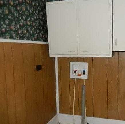 A160DHB 520 Merritt Ave. Laundry Area