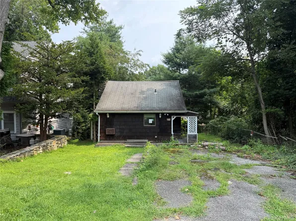 6 N Shenorock Drive, Yorktown Heights, NY 10598