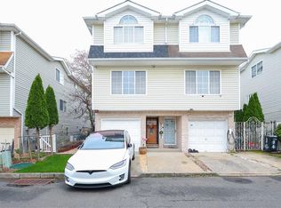 32 Belair Ln, Staten Island, NY 10305