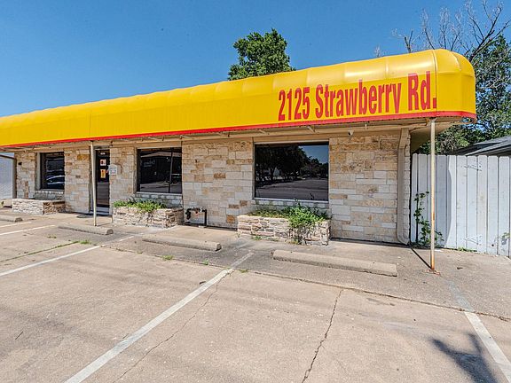 3rd image of 2125 Strawberry Rd