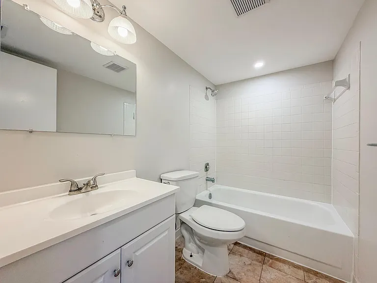 3148 N Dixie Hwy — Photo 9