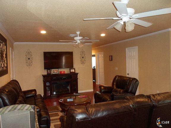 4th image of 1051 El Centro Ave