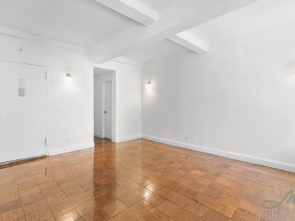 4th image of 132 E 45th St APT 4C