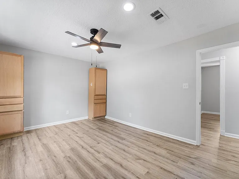 2 Ground Brier Ct — Photo 18