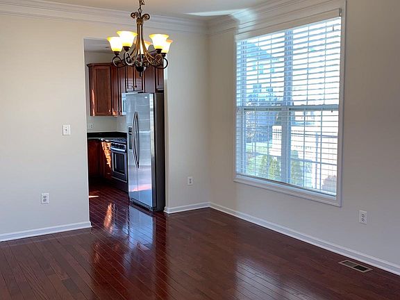 5th image of 23115 Sunbury St