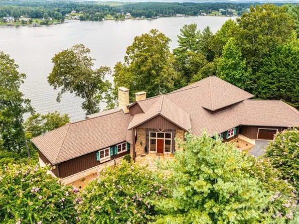 833 36th Avenue Pl NW, Hickory, NC 28601