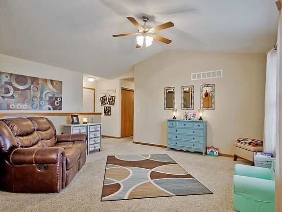 5th image of 1035 E Bedell Ct