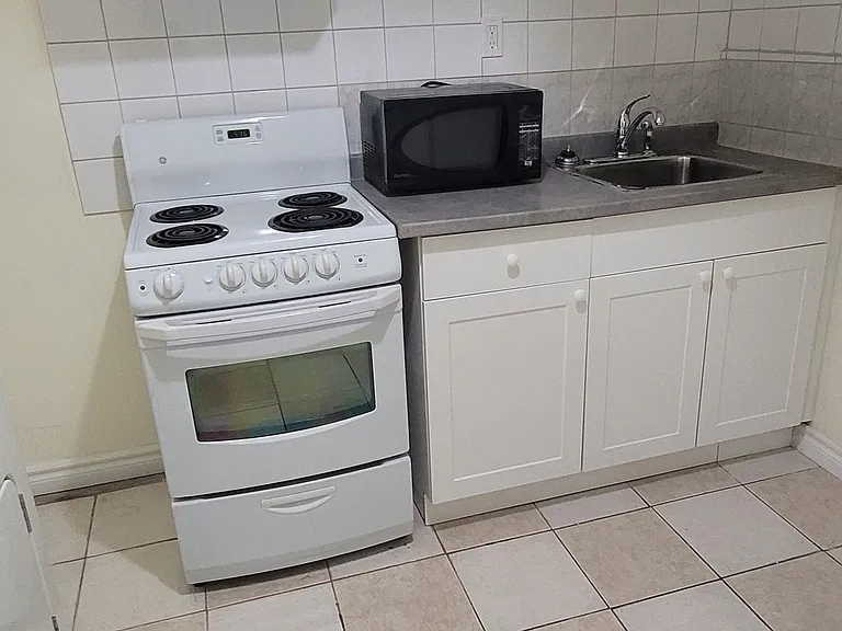 16B Gower St #BASEMENT — Photo 7