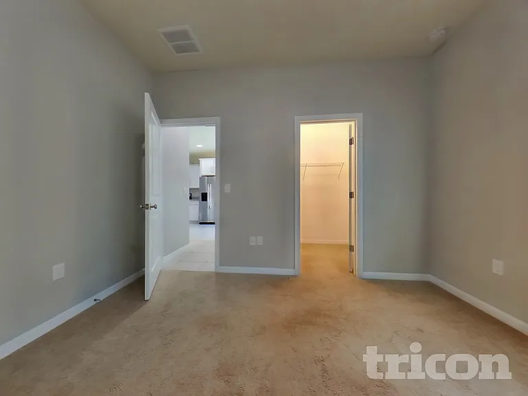 2837 E Lake Pointe Dr — Photo 7