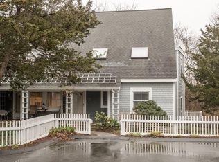 4 Gatehouse Ln, Hull, MA 02045