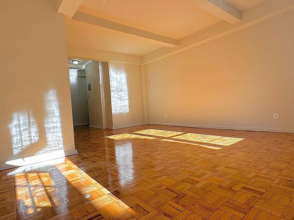 3rd image of 310 W 47th St APT 1C