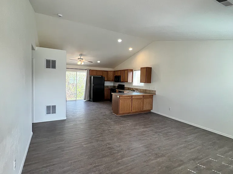 2655 NE 3rd St — Photo 4
