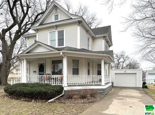 45 5th St SE, Sioux Center, IA 51250