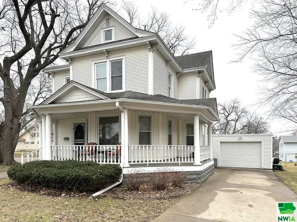 45 5th St SE, Sioux Center, IA 51250