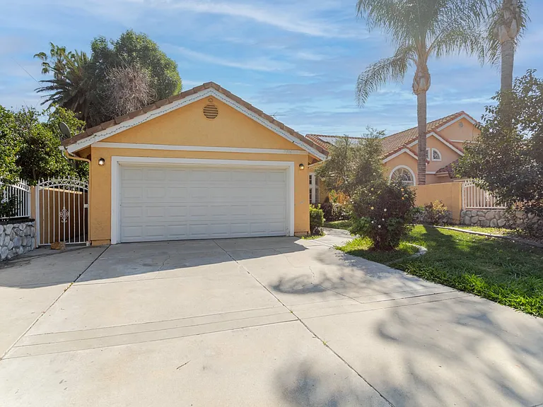 7306 Newcastle Ave — Photo 5
