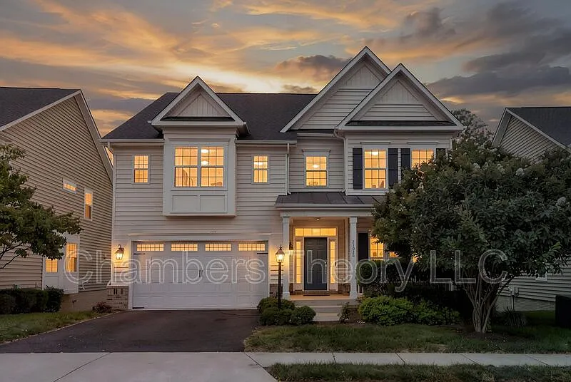 5 bed, 4.5 bath, 4174 sqft, $5,300 — Photo 1