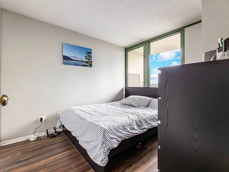 111 W Maple St #1611 — Photo 8