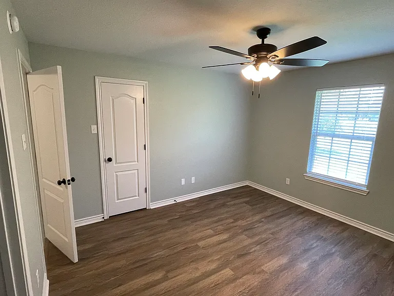 421 W Thomas St — Photo 27