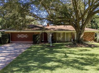 1002 N Citrus Ave, Howey In The Hills, FL 34737