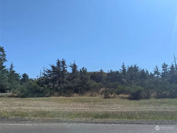 697 Sunset Avenue NE, Ocean Shores, WA 98569