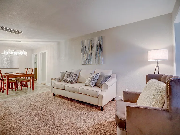 1060 Worchester St — Photo 4