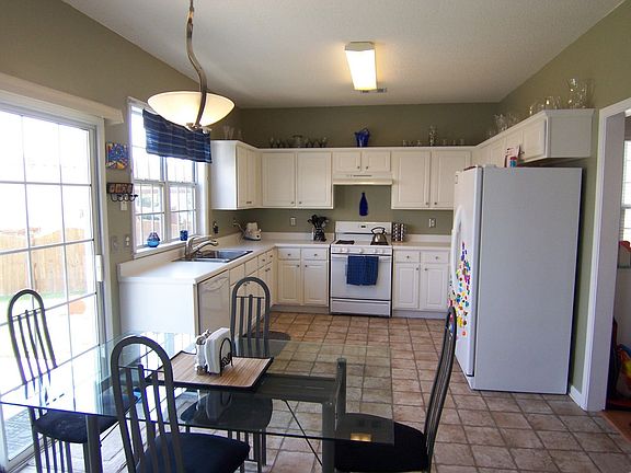 5th image of 404 Citronelle Dr