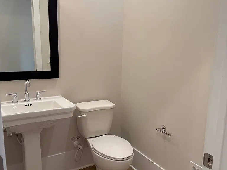 1404 Justin Dr — Photo 11