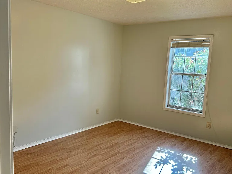 1803 Augusta Dr — Photo 5