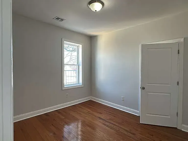 163 Bergen Ave #4B — Photo 3