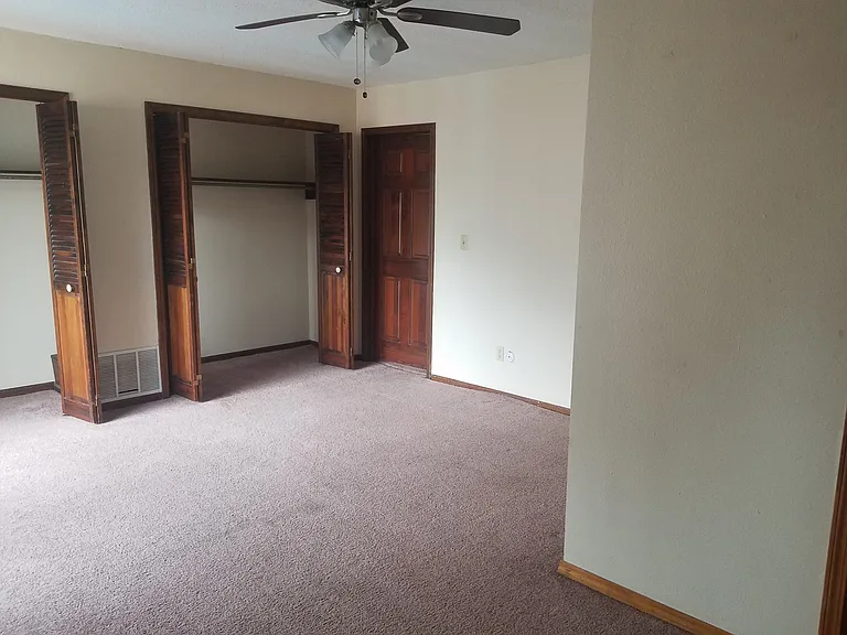 BALCONEY BEDROOM CLOSETS_07202018