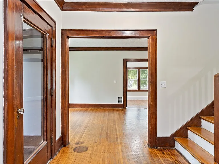 19 Genesee Park Blvd — Photo 8