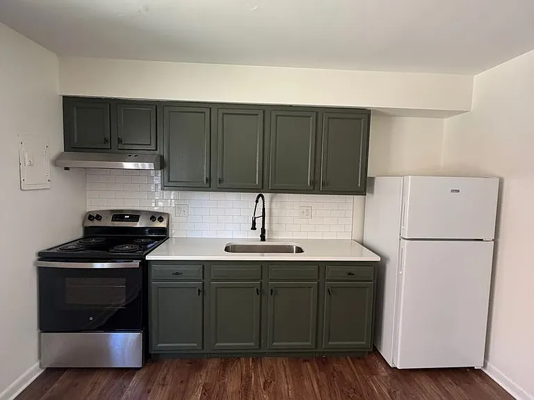 1524 Genessee Ave — Photo 4