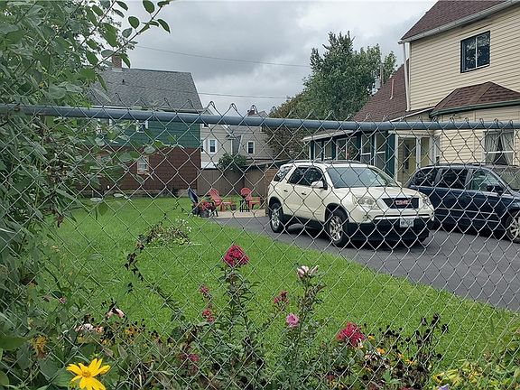 5th image of 354 Tonawanda St