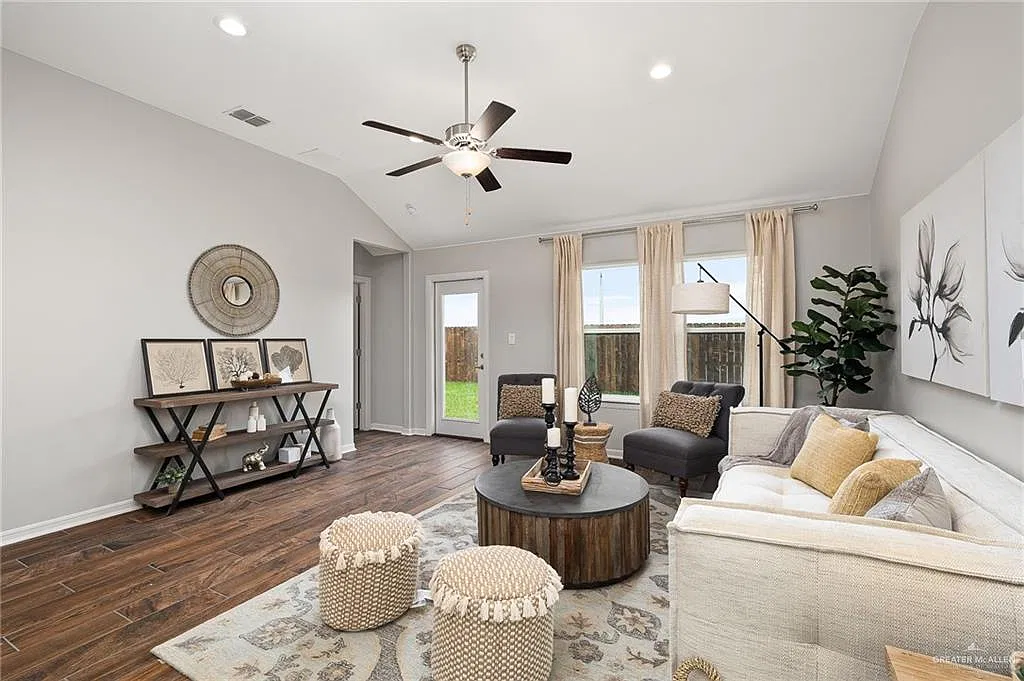 3 bed, 2.0 bath, 1420 sqft, $1,800 — Photo 3