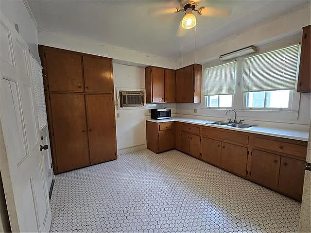 349 Saint Charles St — Photo 7