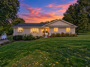 11 Brookside Ct, Bettendorf, IA 52722