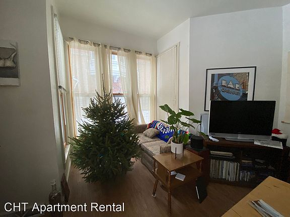 4th image of 810 E Gorham St #9307709