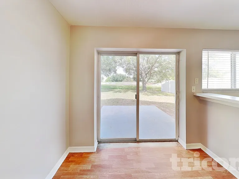 10211 Summerview Cir — Photo 4