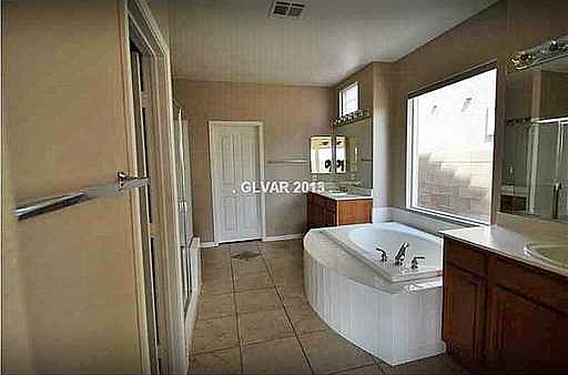 5th image of 1594 Shady Elm St