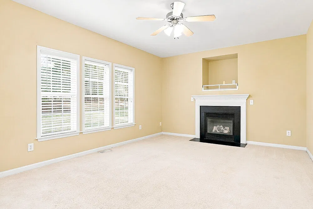 4 bed, 2.5 bath, 2520 sqft, $2,110 — Photo 4
