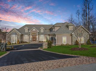 147 S View Cir, Penhook, VA 24137