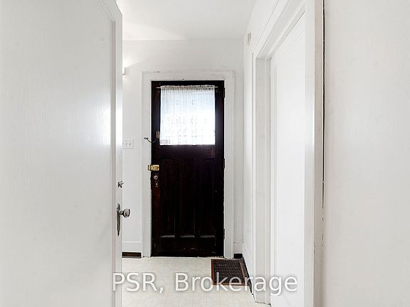 3rd image of 381 Victoria St N