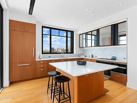 4th image of 110 Charlton St Penthouse 29B