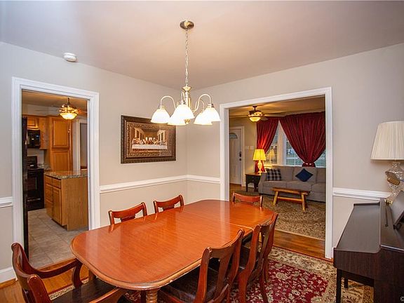 4th image of 10132 Dakins Dr