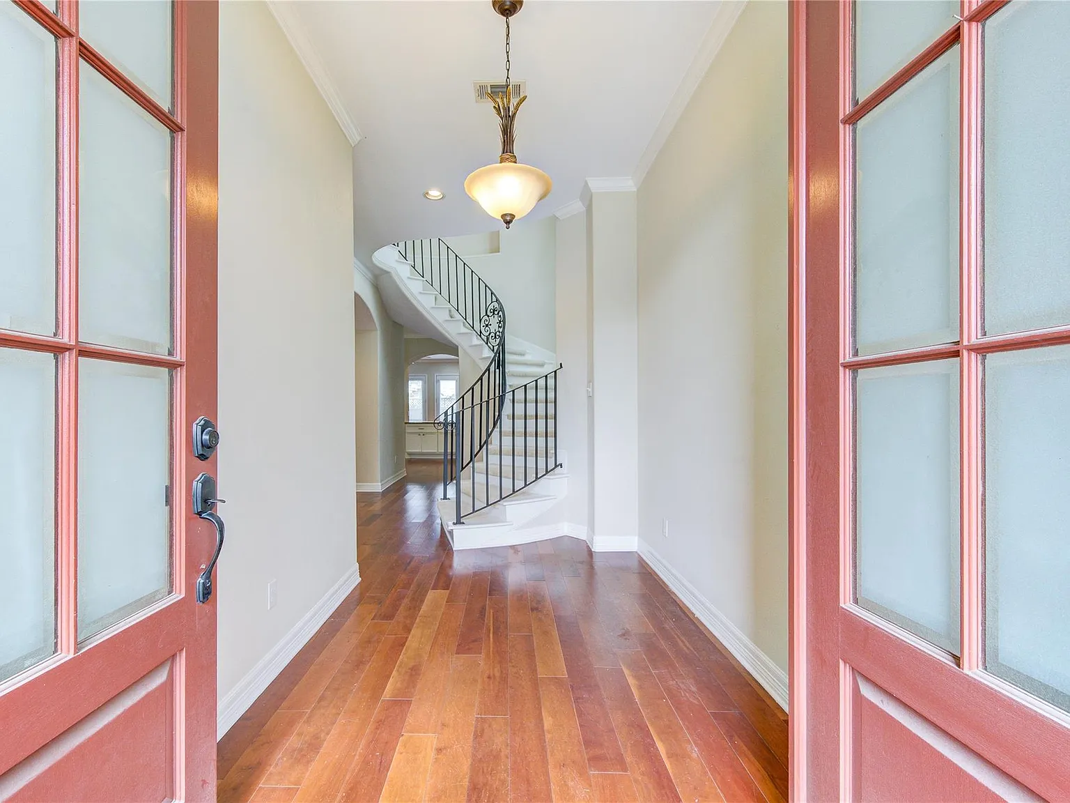 3 bed, 2.5 bath, 2895 sqft, $3,500 — Photo 3