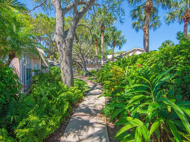 219 Park Shores Cir #B — Photo 26