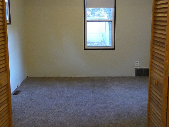 5th image of 902 Cloverdale Dr