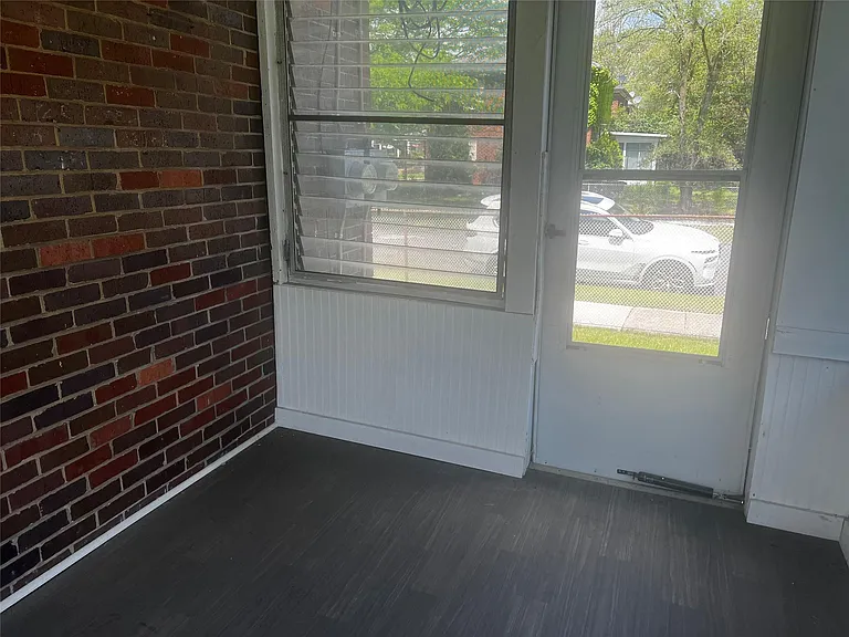 15518 Meyers Rd — Photo 26
